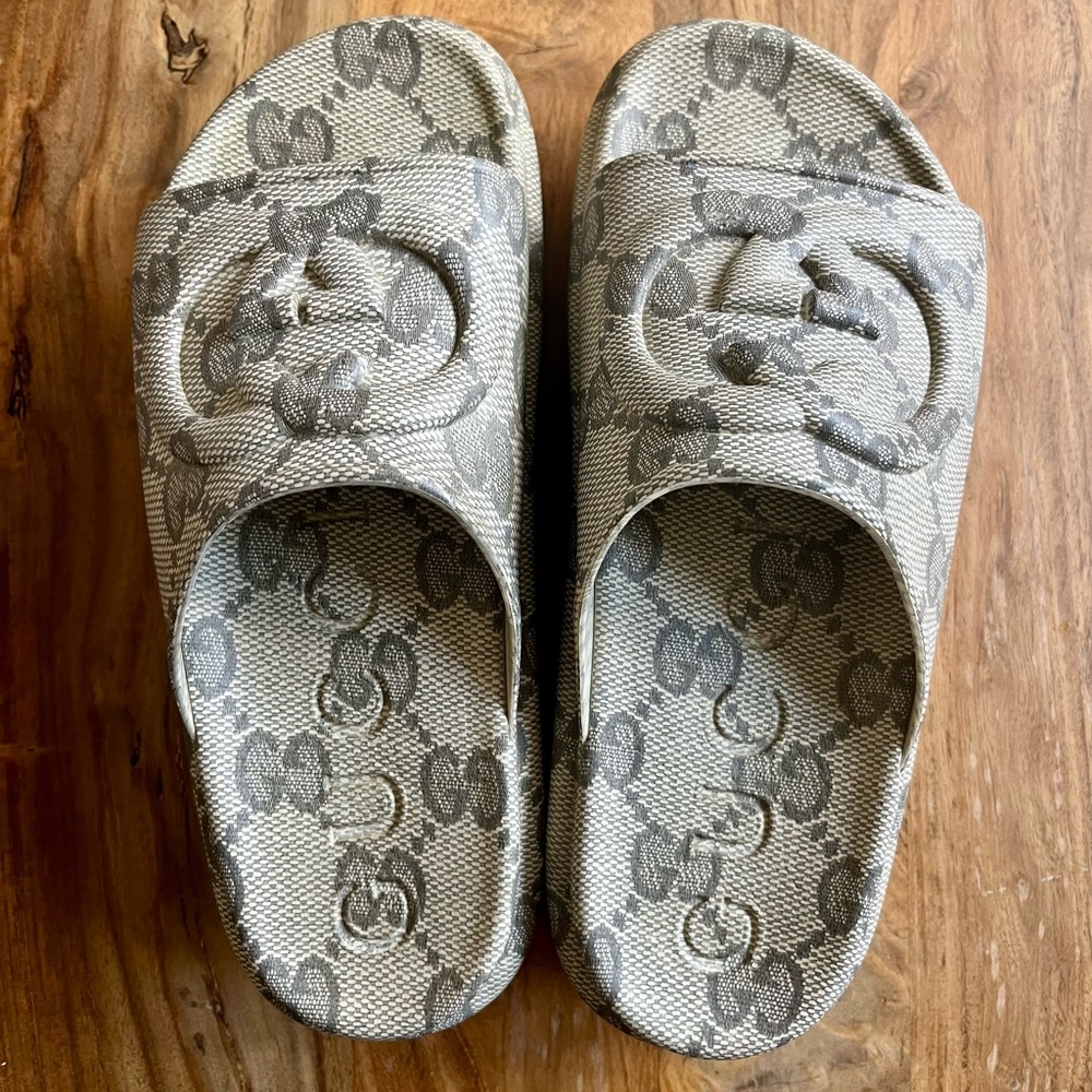 AUTHENTIC GUCCI SLIDE SANDALS SIZE 37